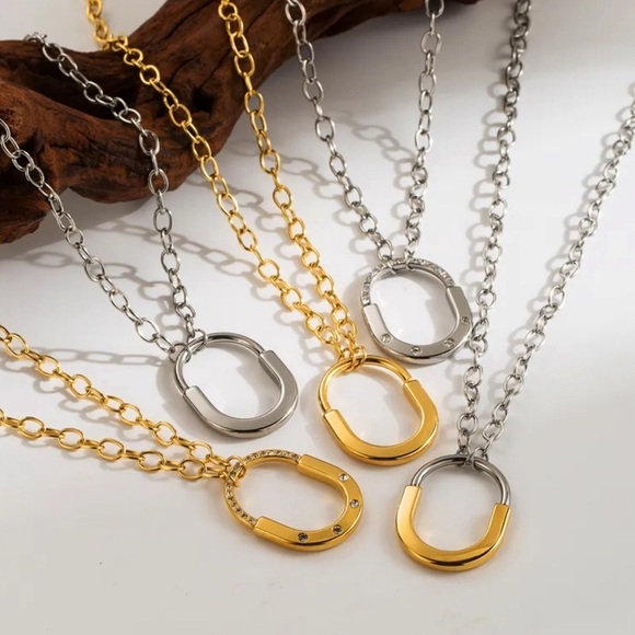 Jewelry - Oval stainless steel necklace